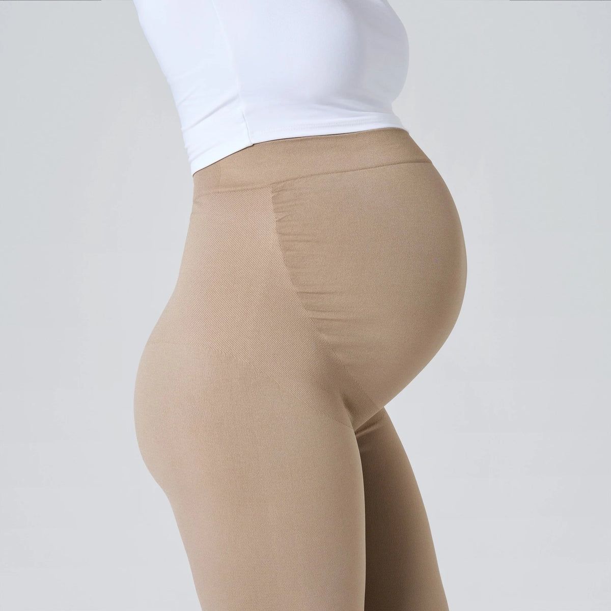 Legging de Grossesse NAVEA, coloris brun clair — porté