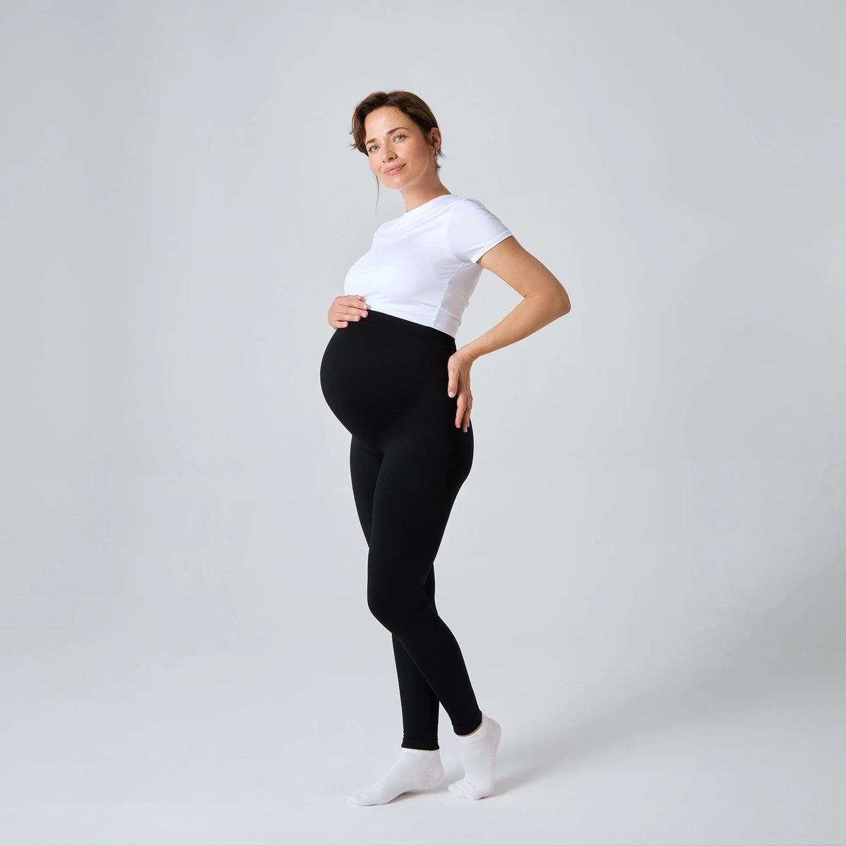 Legging de Grossesse NAVEA, coloris noir — porté