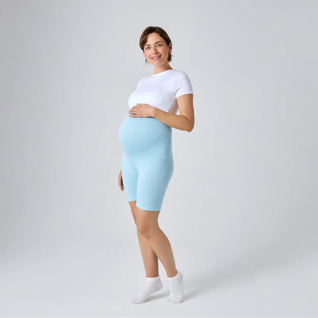 Short de Grossesse NAVEA, coloris bleu clair — porté