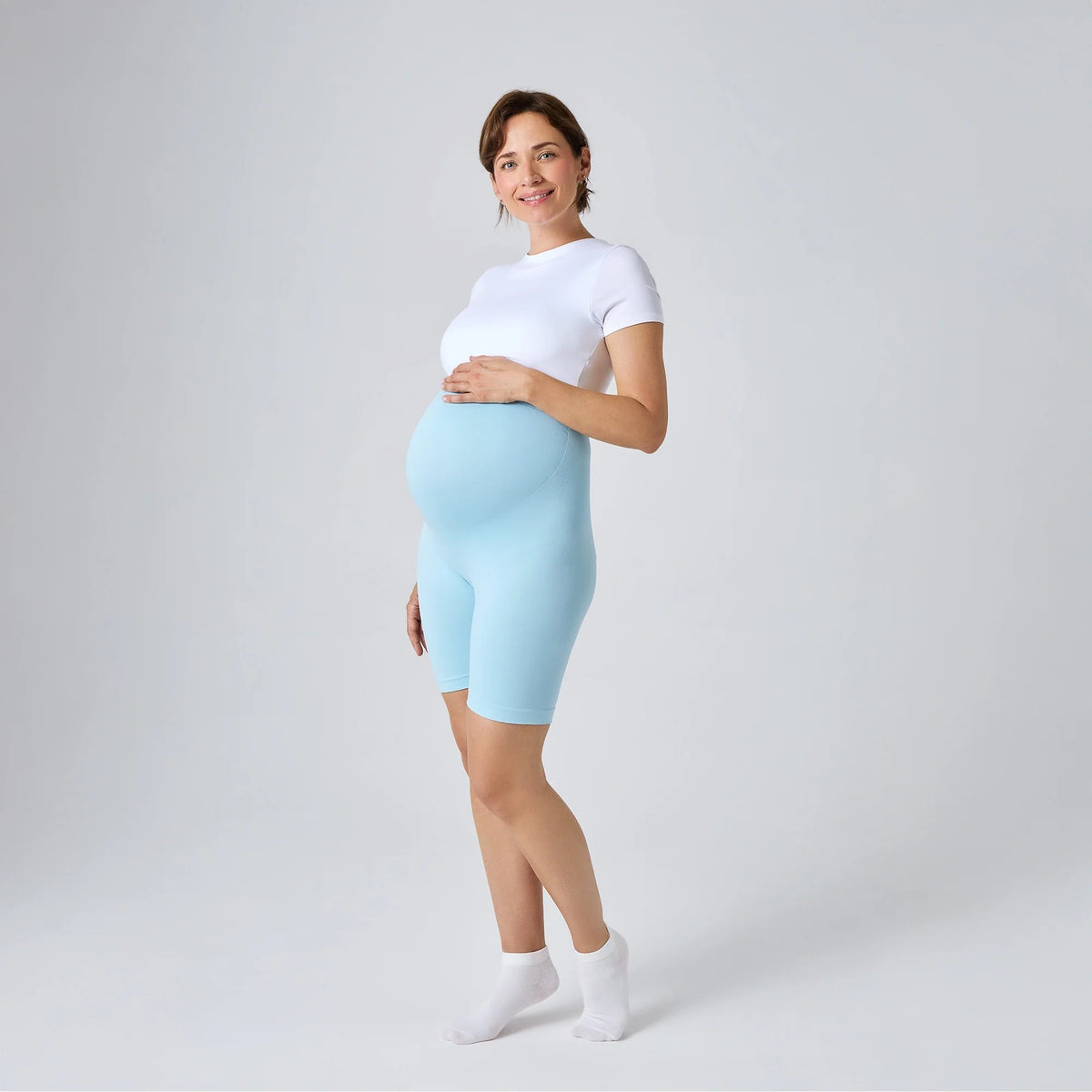 Short de Grossesse NAVEA, coloris bleu clair — porté