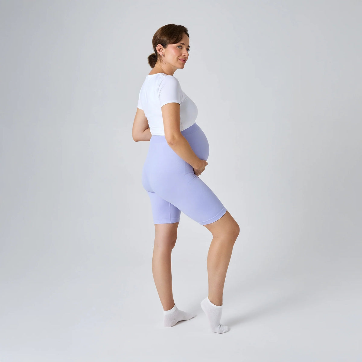 Short de Grossesse NAVEA, coloris lilas — porté