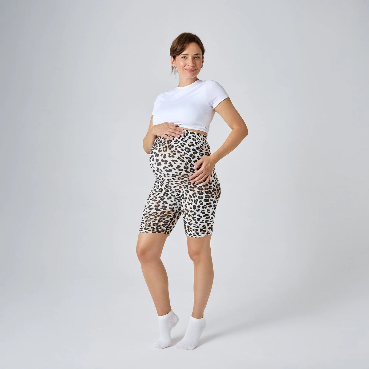 Short de Grossesse NAVEA, coloris léopard — porté