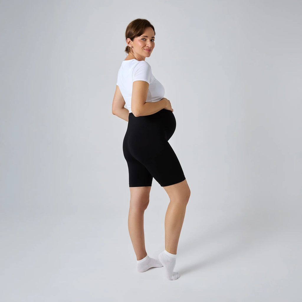 Short de Grossesse NAVEA, coloris noir — porté