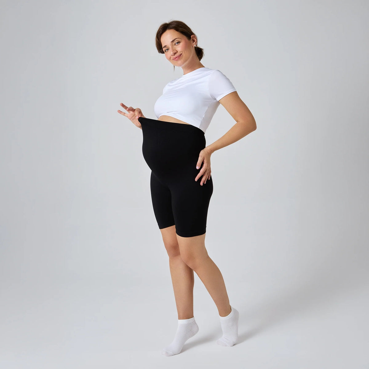 Short de Grossesse NAVEA, coloris noir — porté