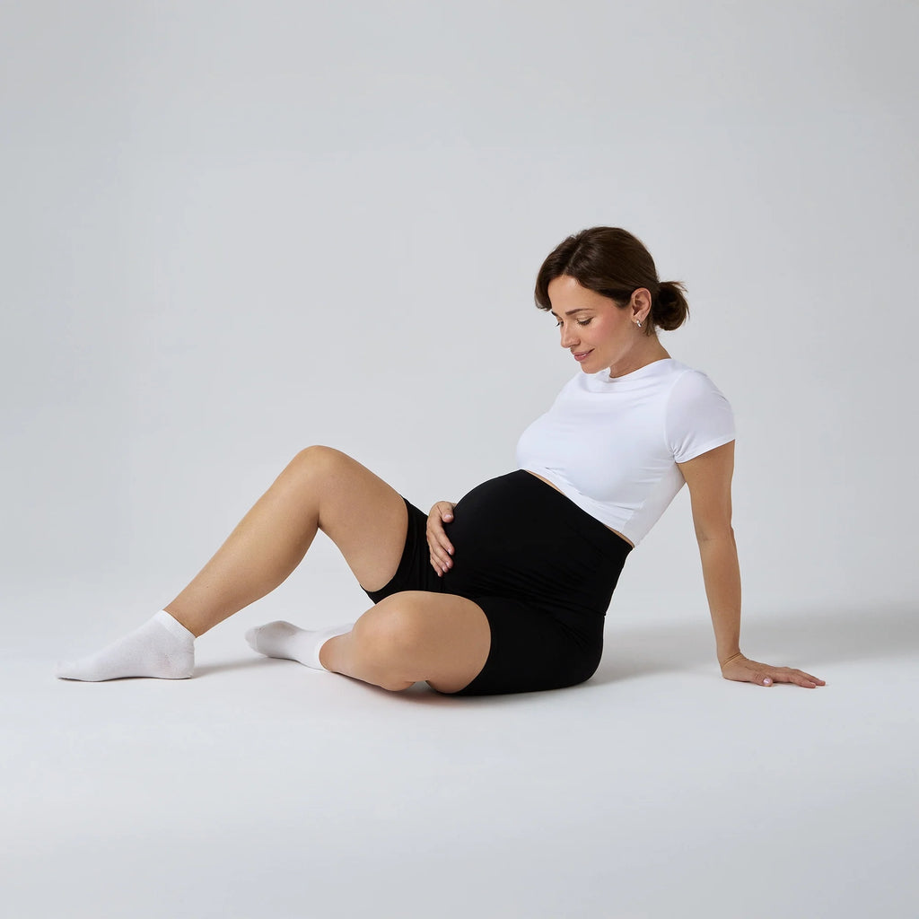 Short de Grossesse NAVEA, coloris noir — porté