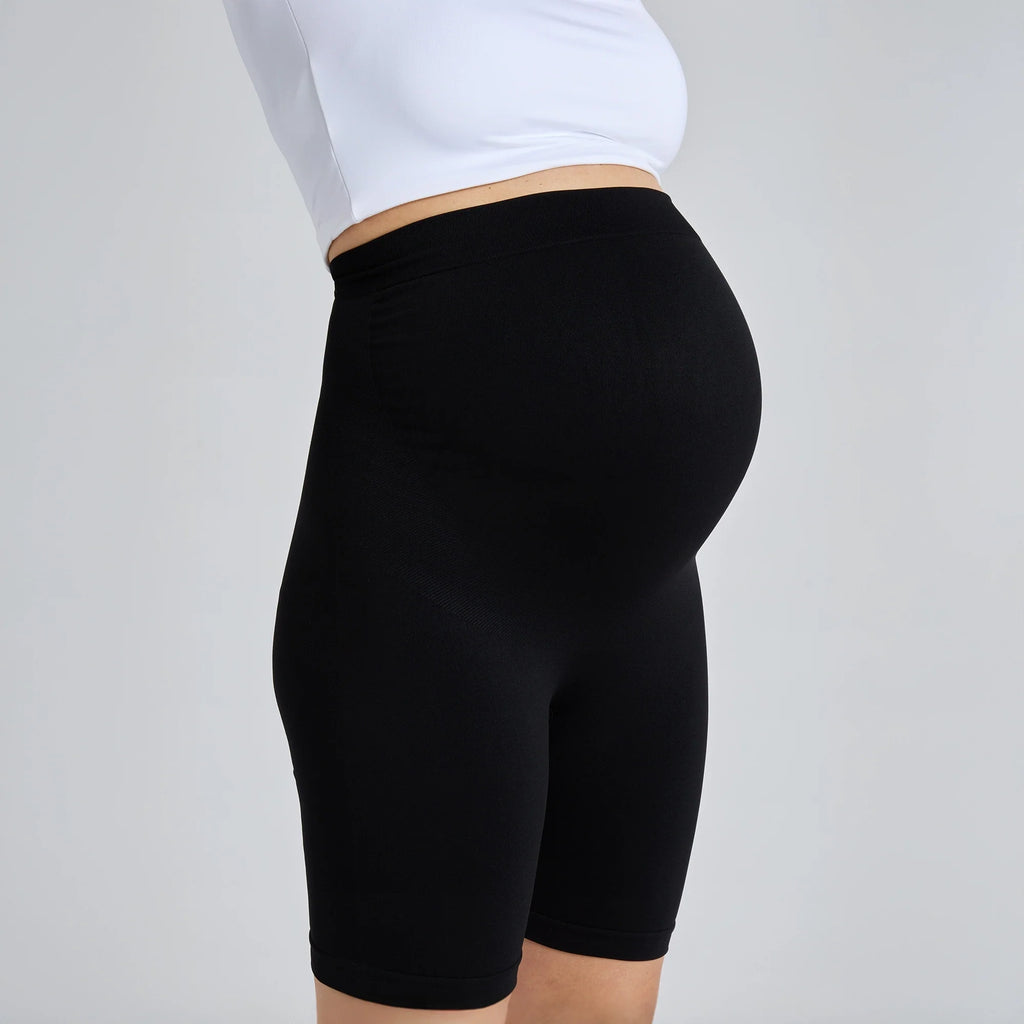 Short de Grossesse NAVEA, coloris noir — porté